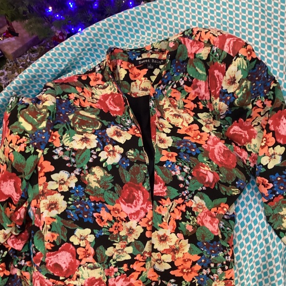Adorable bright floral fitted blazer by Sweet Rain - Picture 1 of 8